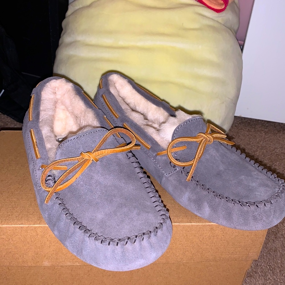 Dakota UGG Slippers ❣️